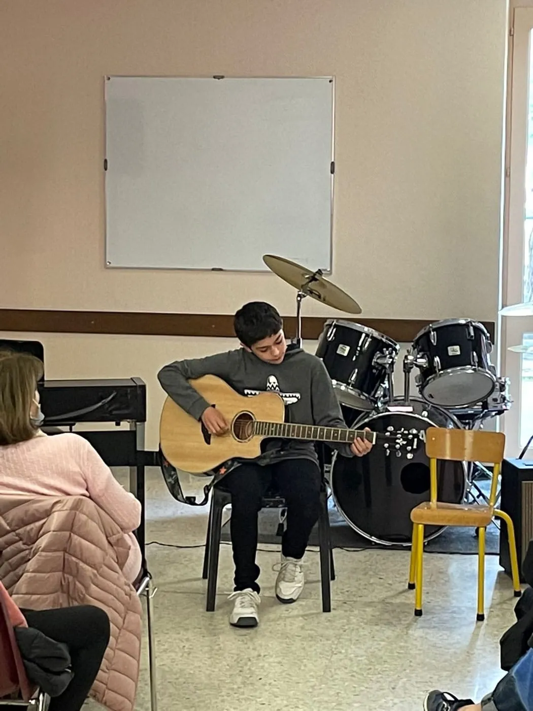 Concerts des classes de guitare, musique actuelle, harpe, violon et éveil musical — 2022 — photo 3