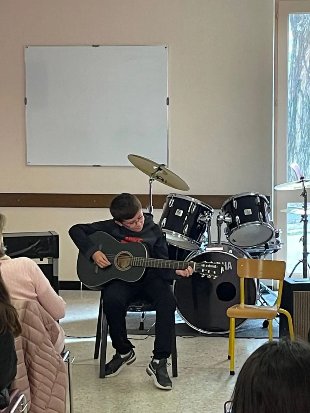 Concerts des classes de guitare, musique actuelle, harpe, violon et éveil musical — 2022 — photo 7