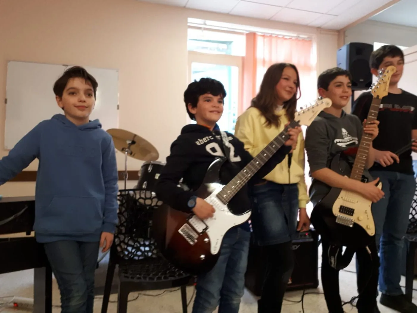 Concerts des classes de guitare, musique actuelle, harpe, violon et éveil musical — 2022 — photo 10